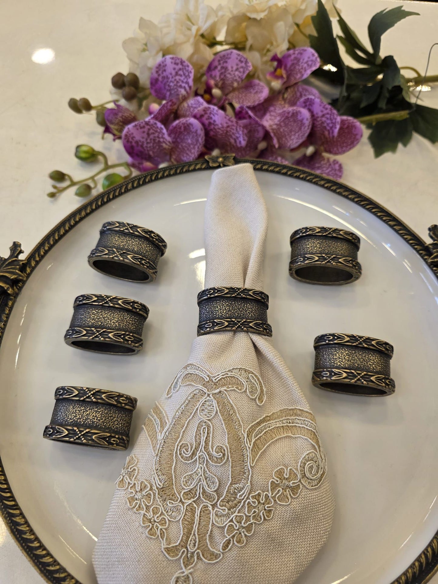 Elegant Napkin Rings Set